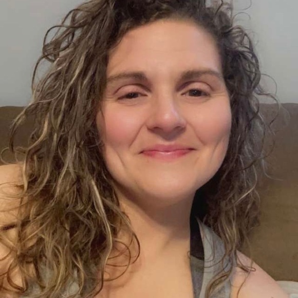 Meet your Posher, Karen - Picture 2 of 2